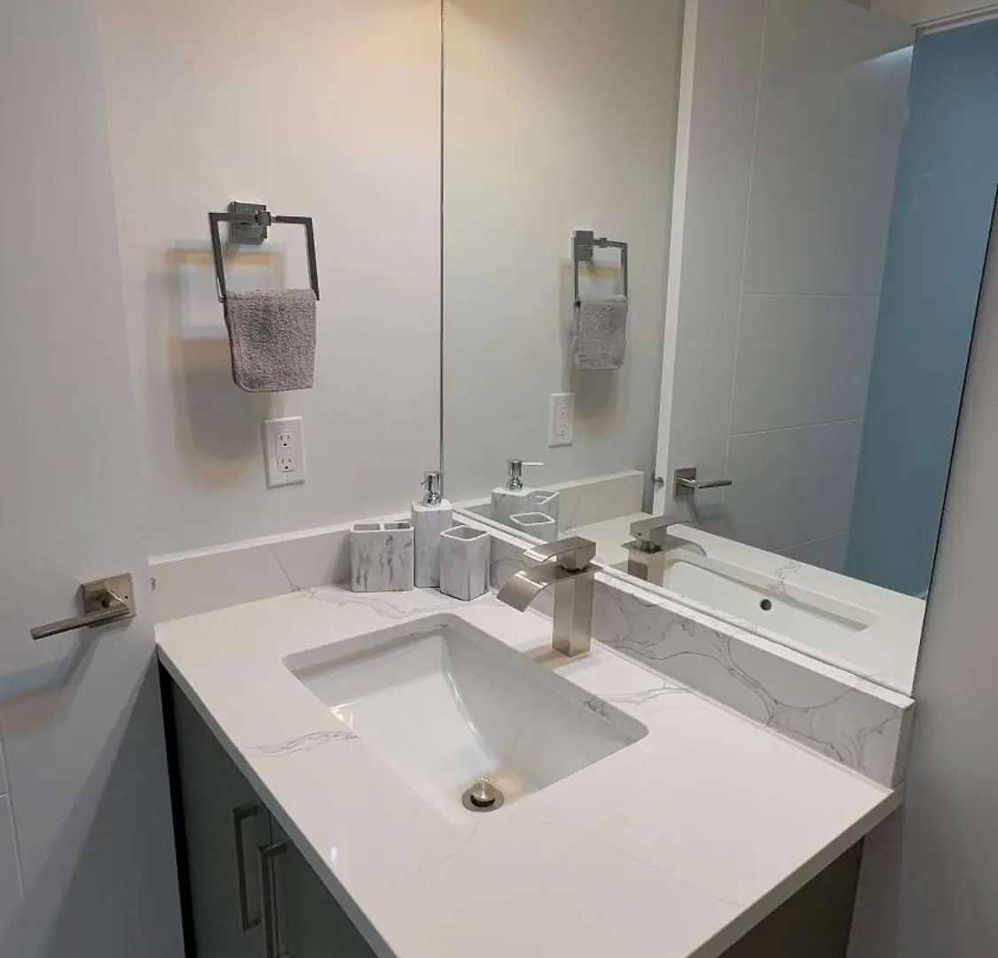 Private Modern 2 Bedroom Suite カルガリー アパート