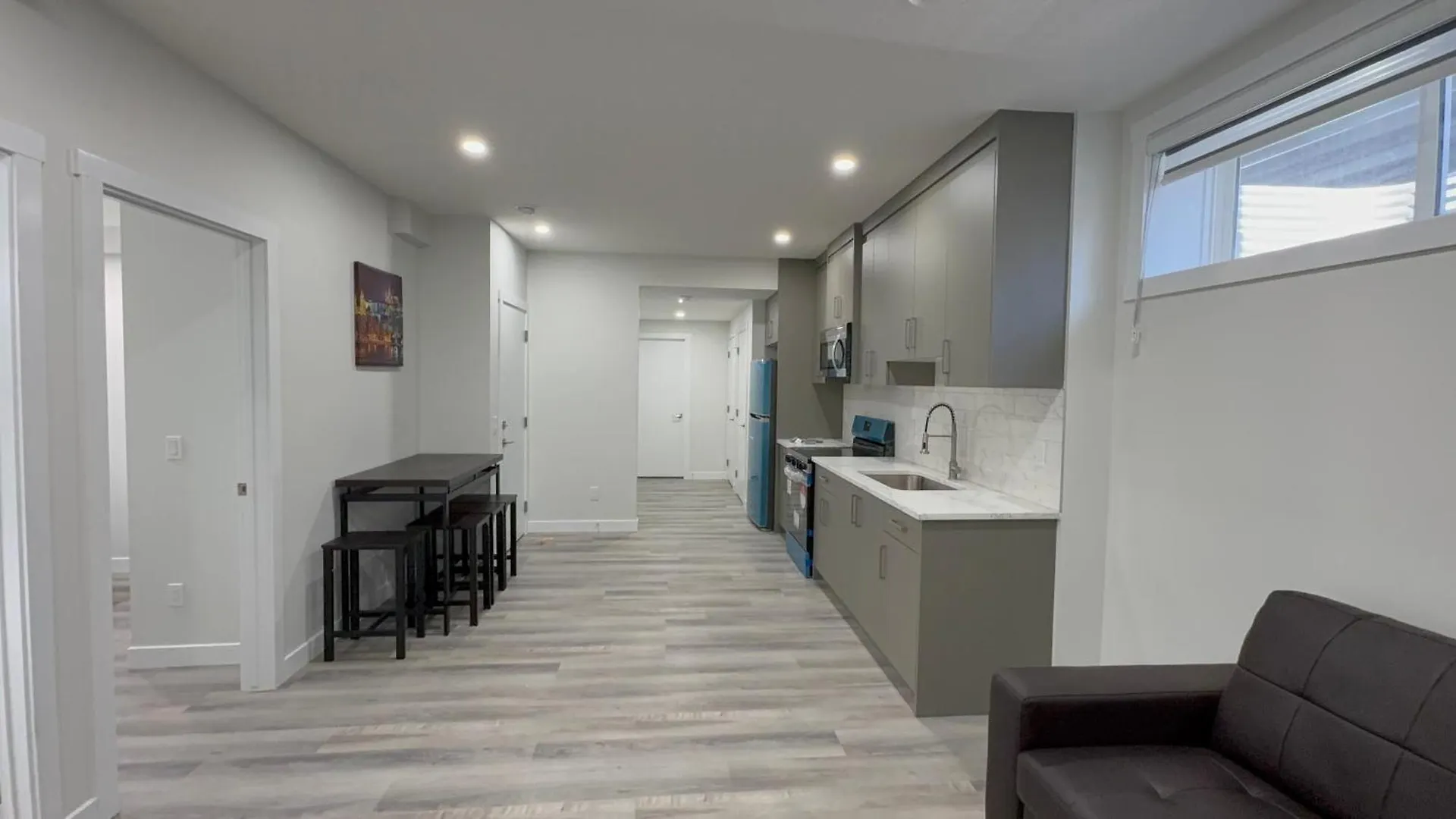 Private Modern 2 Bedroom Suite カルガリー