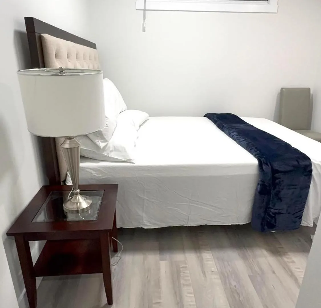 アパート Private Modern 2 Bedroom Suite カルガリー