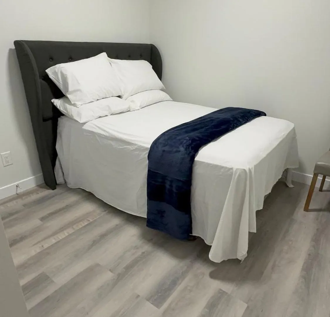 Private Modern 2 Bedroom Suite YYC 0*,