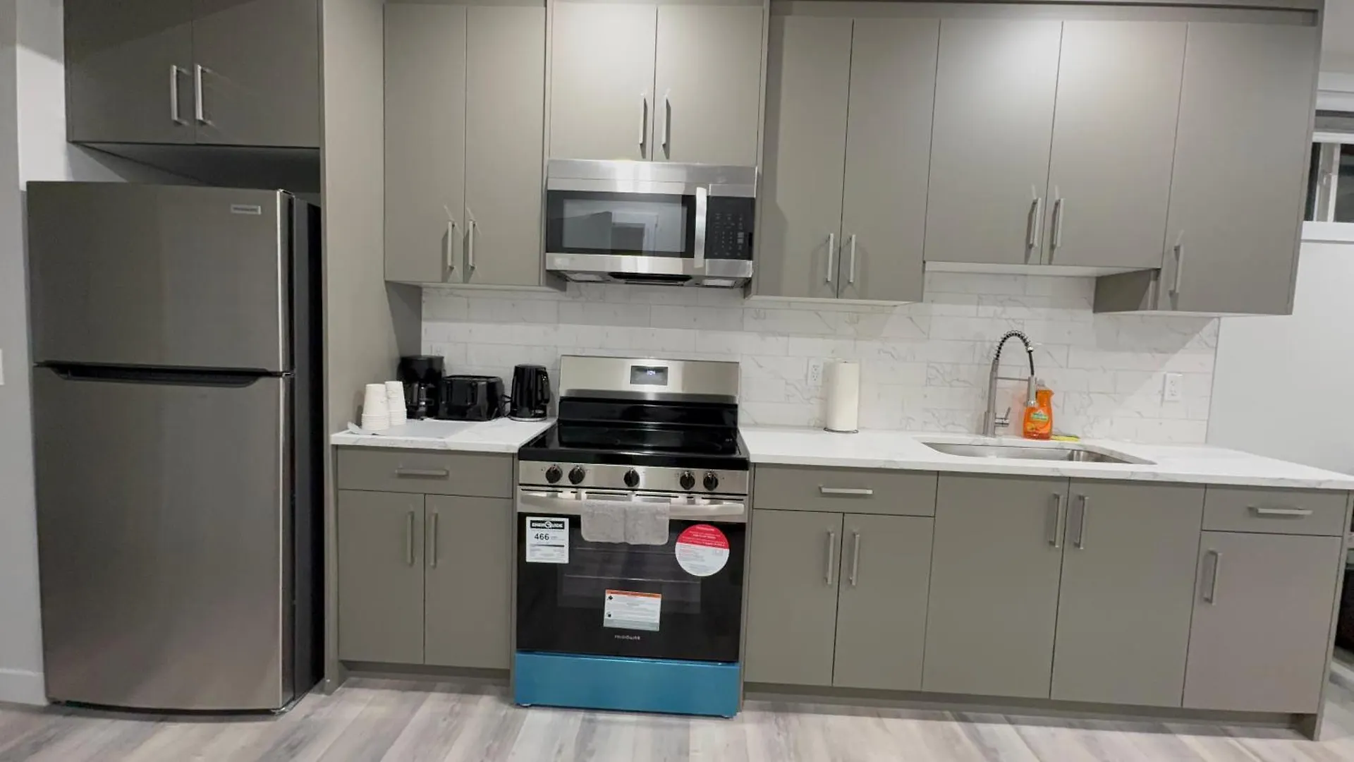 Private Modern 2 Bedroom Suite YYC Apartman