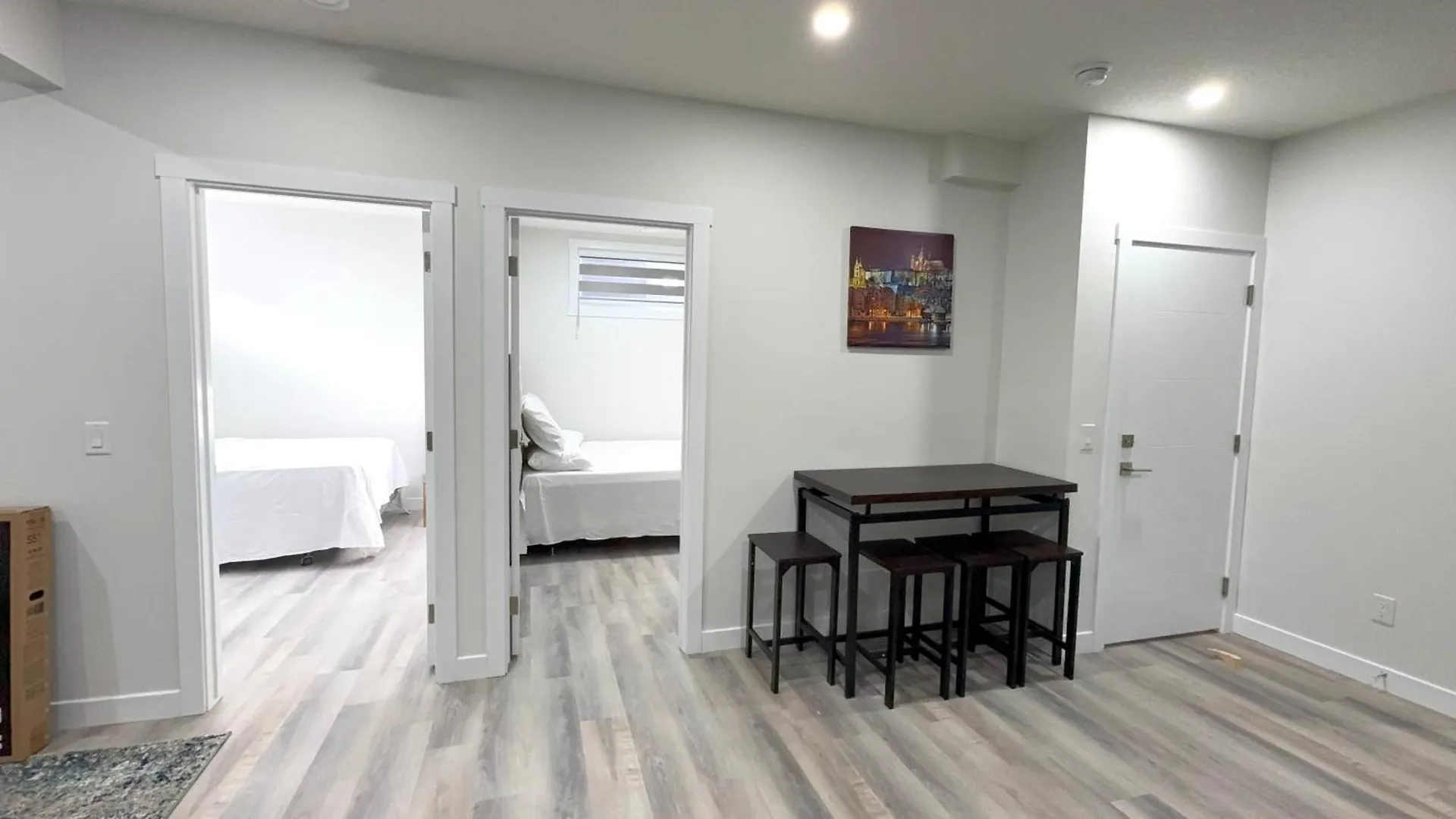 Private Modern 2 Bedroom Suite YYC Kanada